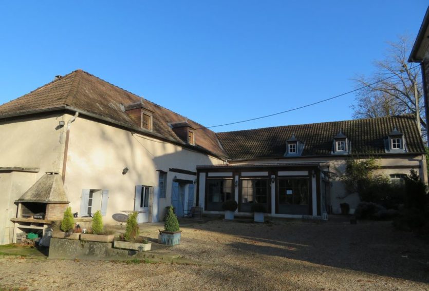 Château avec 4 gîtes dans un parc de 5 ha proche de Vichy.