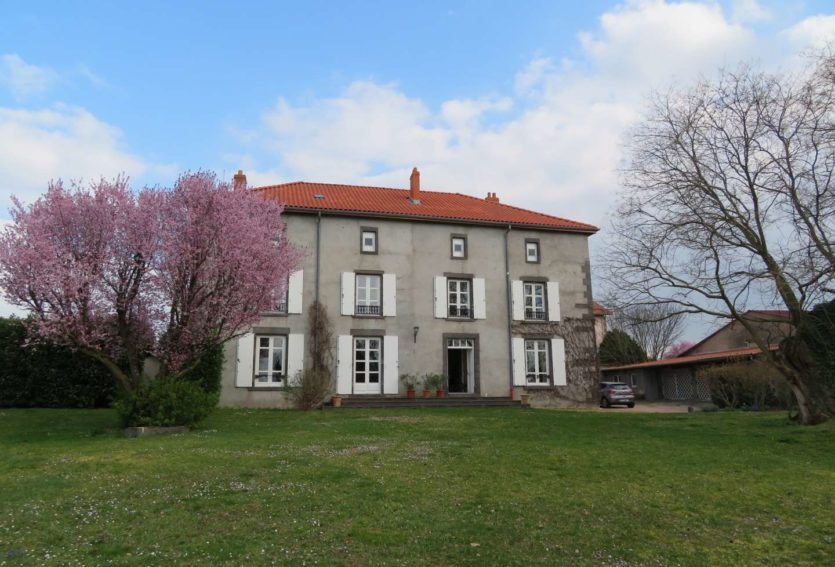Maison de Maître des XVIIIe et XIXe siècles à 21 km de Clermont-Ferrand.
