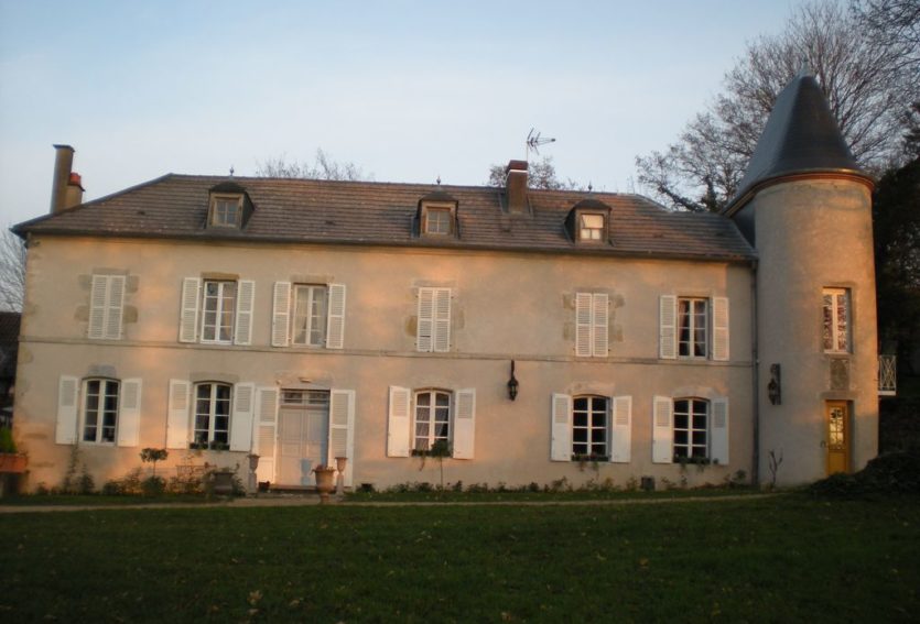 Château avec 4 gîtes dans un parc de 5 ha proche de Vichy.