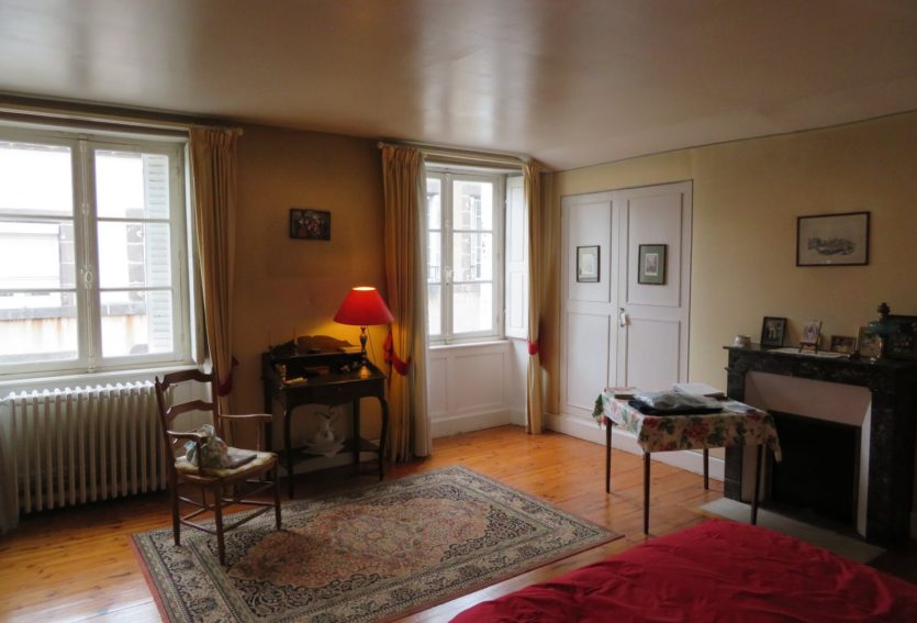 Hôtel particulier des XVIIe et XVIIIe siècles avec garage à Riom.