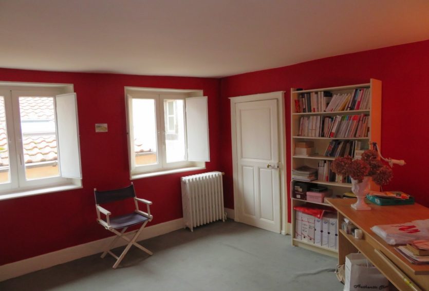 Hôtel particulier des XVIIe et XVIIIe siècles avec garage à Riom.