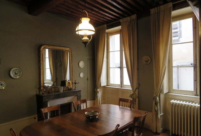 Hôtel particulier des XVIIe et XVIIIe siècles avec garage à Riom.