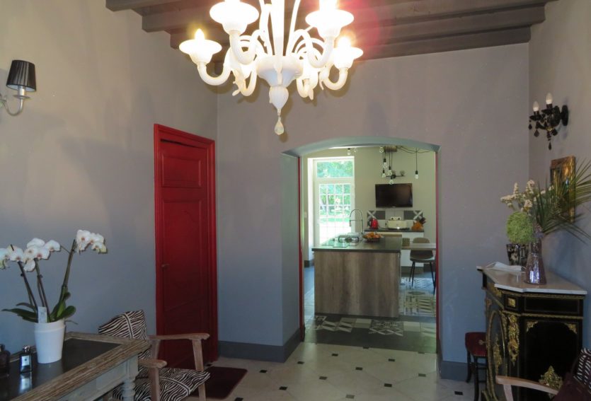 Demeure des XVIIIe et XIXe siècles avec maison annexe et parc à 14 km de Vichy.