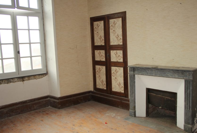 Château ISMH des XIIe et XIIIe siècles à 17 km de Clermont-Ferrand.