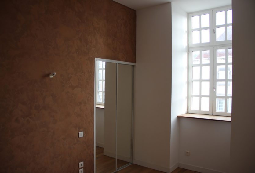 Château ISMH des XIIe et XIIIe siècles à 17 km de Clermont-Ferrand.