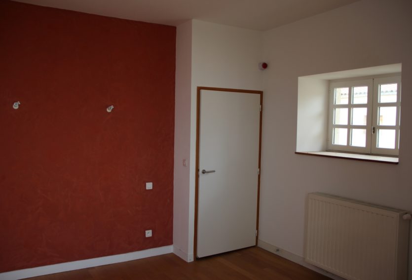 Château ISMH des XIIe et XIIIe siècles à 17 km de Clermont-Ferrand.