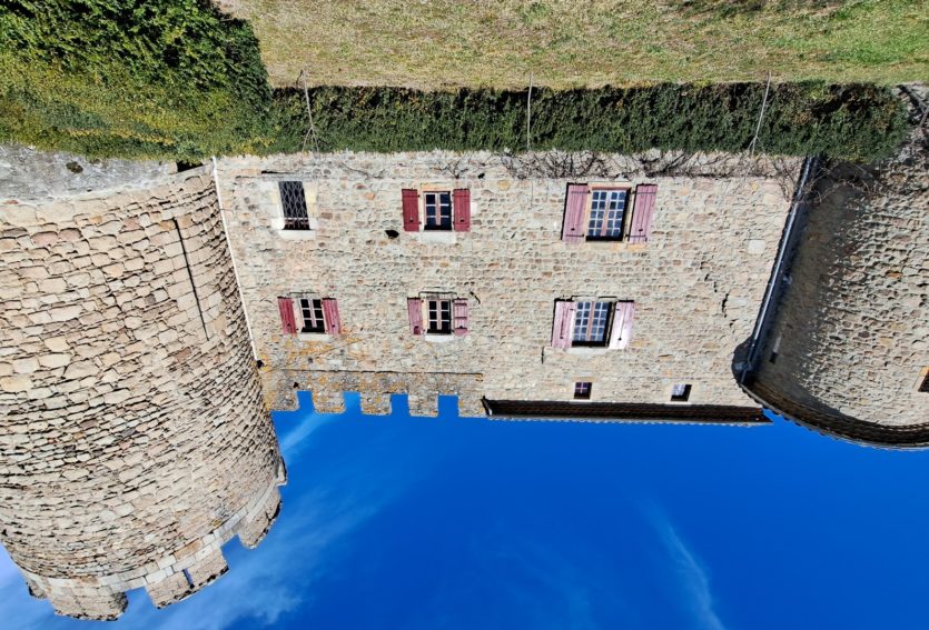 Château ISMH des XIIIe et XVe siècles à 20 kms de Thiers