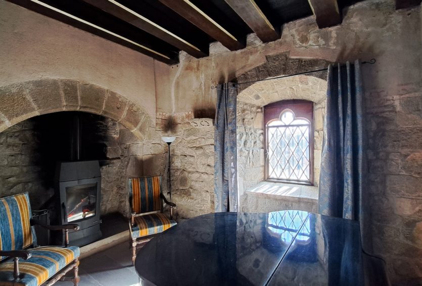 Château ISMH des XIIIe et XVe siècles à 20 kms de Thiers