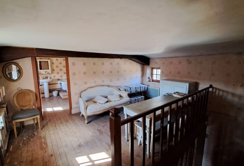 Château ISMH des XIIIe et XVe siècles à 20 kms de Thiers