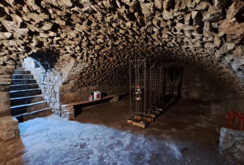 Château ISMH des XIIIe et XVe siècles à 20 kms de Thiers