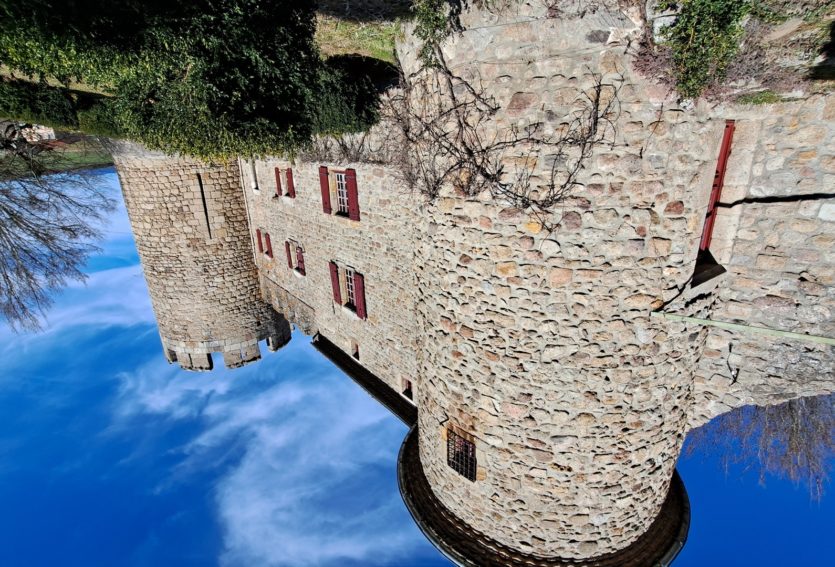 Château ISMH des XIIIe et XVe siècles à 20 kms de Thiers
