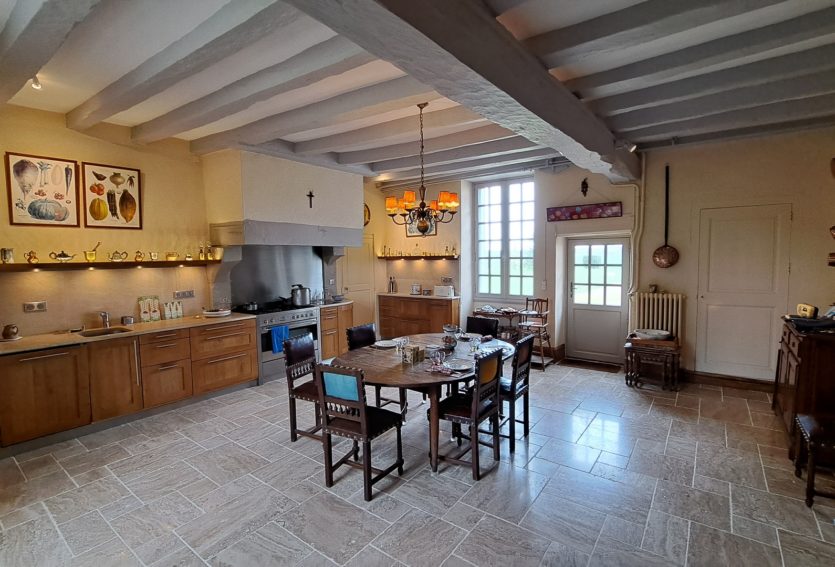 Château des XVIIIe et XIXe siècles avec dépendances dans le Cher