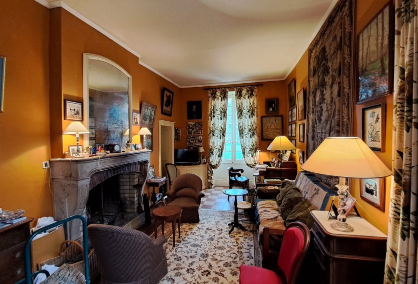 Château des XVIIIe et XIXe siècles avec dépendances dans le Cher