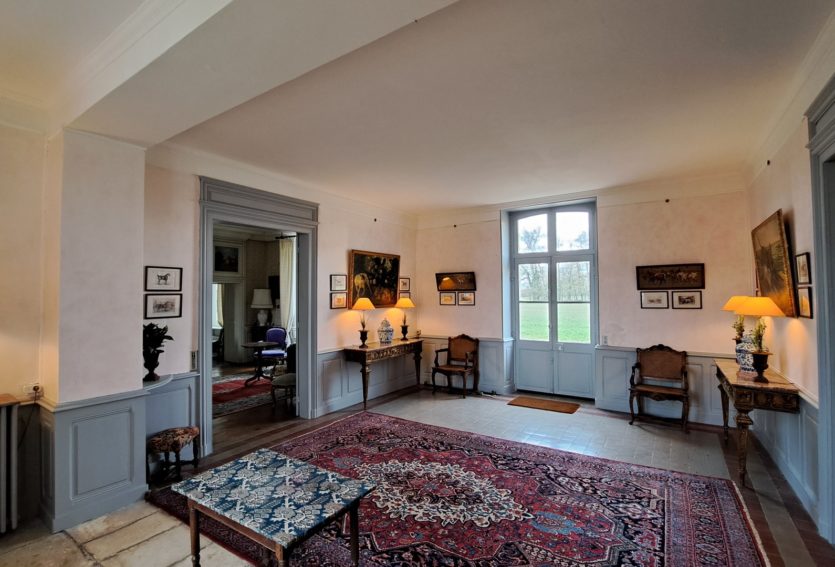 Château des XVIIIe et XIXe siècles avec dépendances dans le Cher