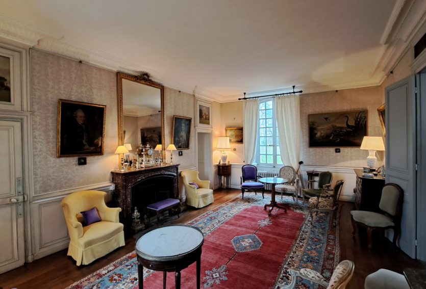 Château des XVIIIe et XIXe siècles avec dépendances dans le Cher