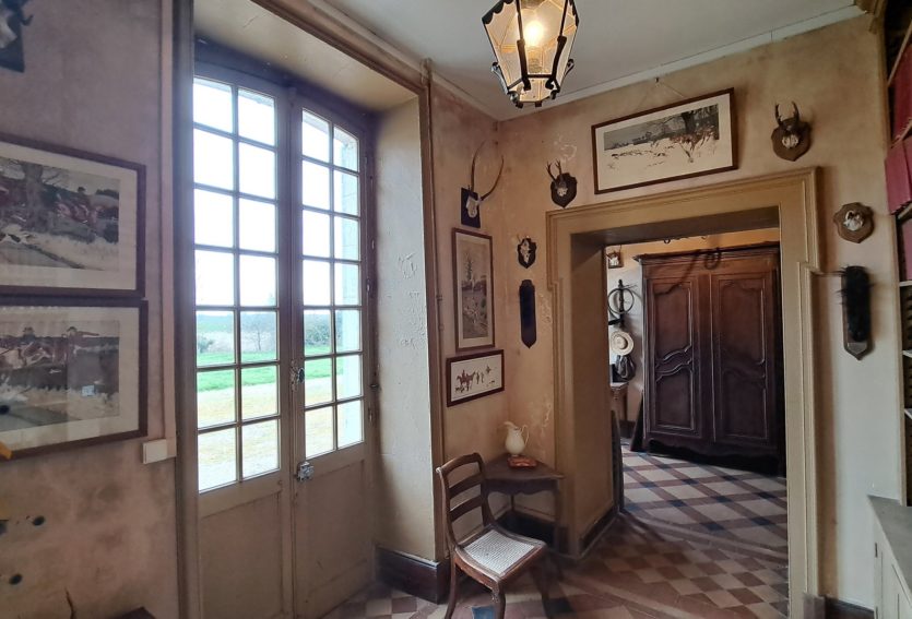 Château des XVIIIe et XIXe siècles avec dépendances dans le Cher