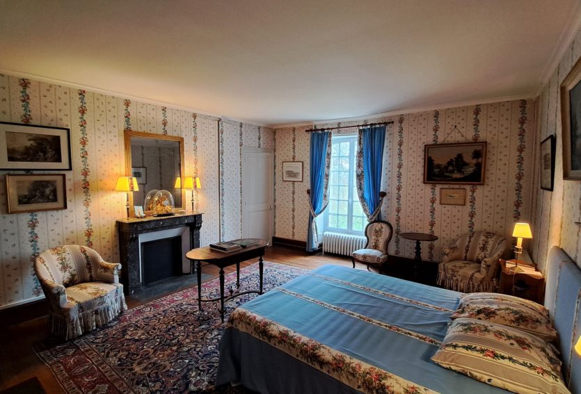 Château des XVIIIe et XIXe siècles avec dépendances dans le Cher