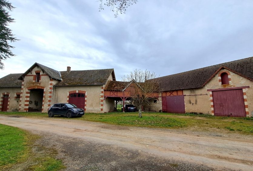 Château des XVIIIe et XIXe siècles avec dépendances dans le Cher