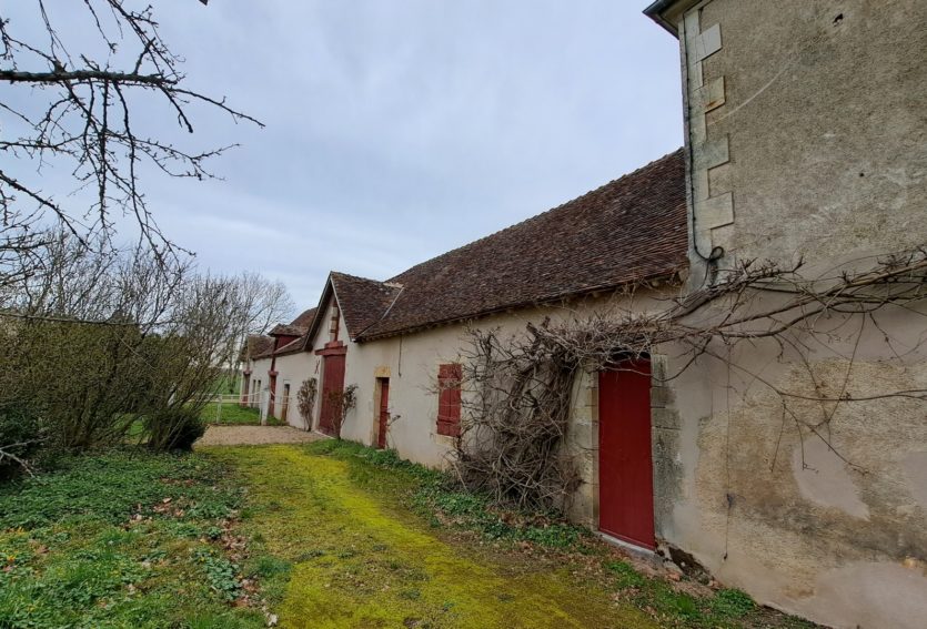 Château des XVIIIe et XIXe siècles avec dépendances dans le Cher