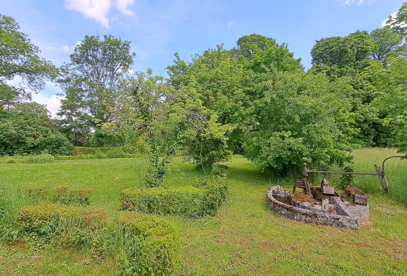 Château des XVIIIe et XIXe siècles avec dépendances dans le Cher
