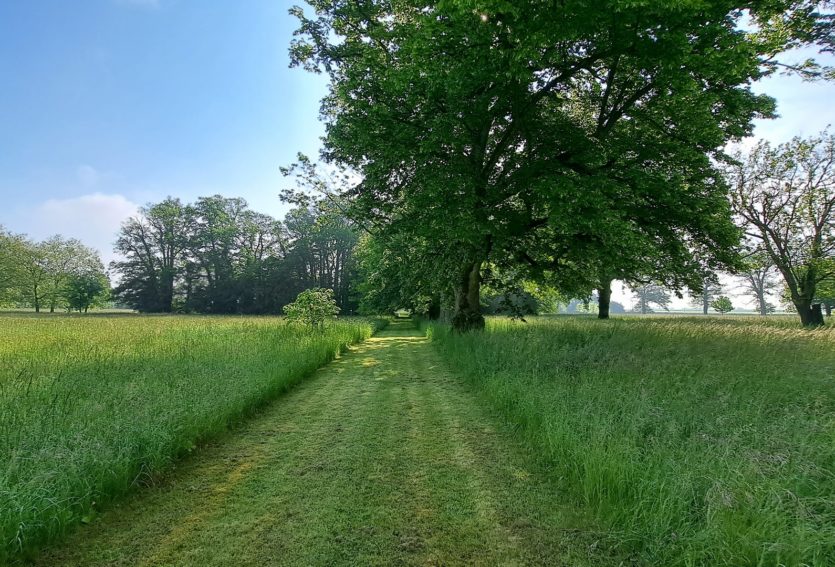 Château des XVIIIe et XIXe siècles avec dépendances dans le Cher