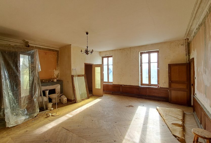 Château d’époque Napoléon III avec dépendances et parc de 8,43 ha.