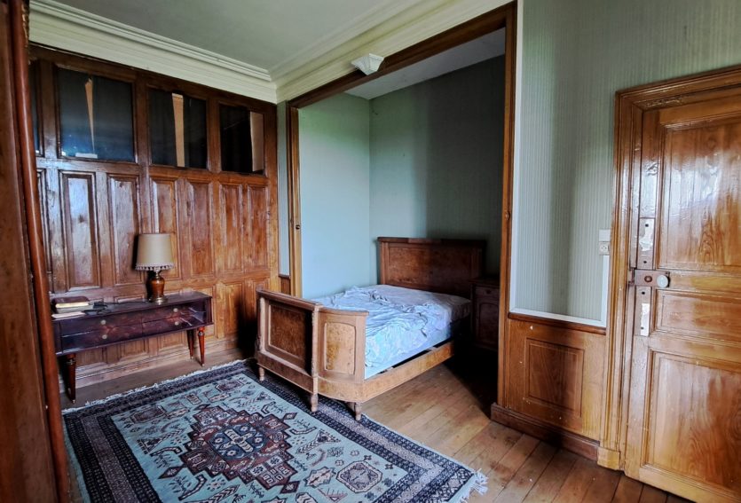 Château d’époque Napoléon III avec dépendances et parc de 8,43 ha.