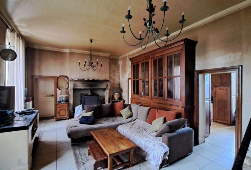 Château d’époque Napoléon III avec dépendances et parc de 8,43 ha.