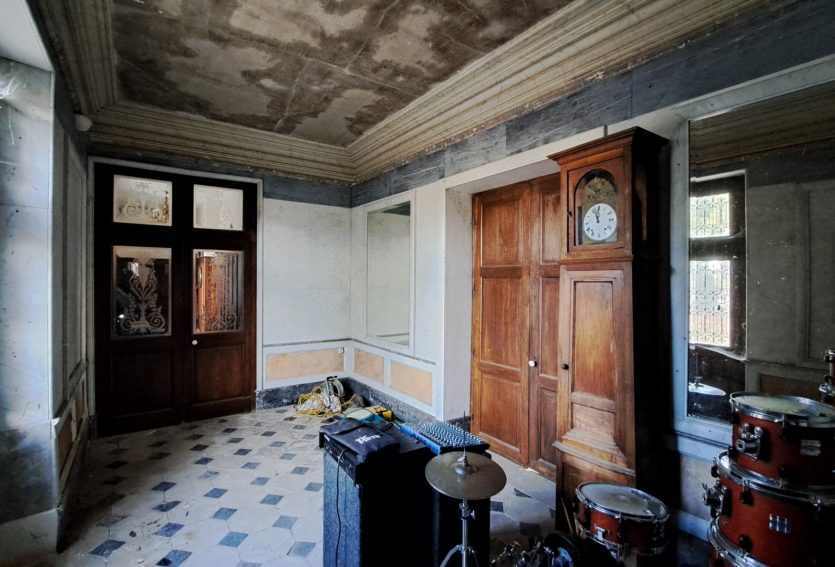 Château d’époque Napoléon III avec dépendances et parc de 8,43 ha.