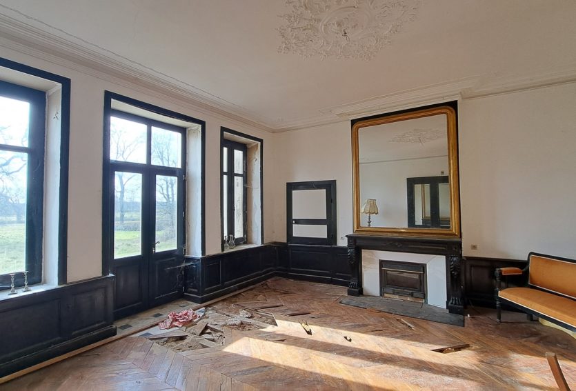 Château d’époque Napoléon III avec dépendances et parc de 8,43 ha.