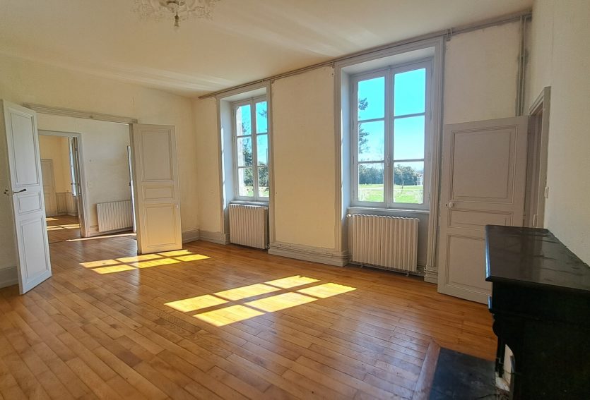 Maison de Maître XIXe avec dépendances et parc de 3,4 ha.