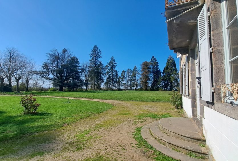 Maison de Maître XIXe avec dépendances et parc de 3,4 ha.