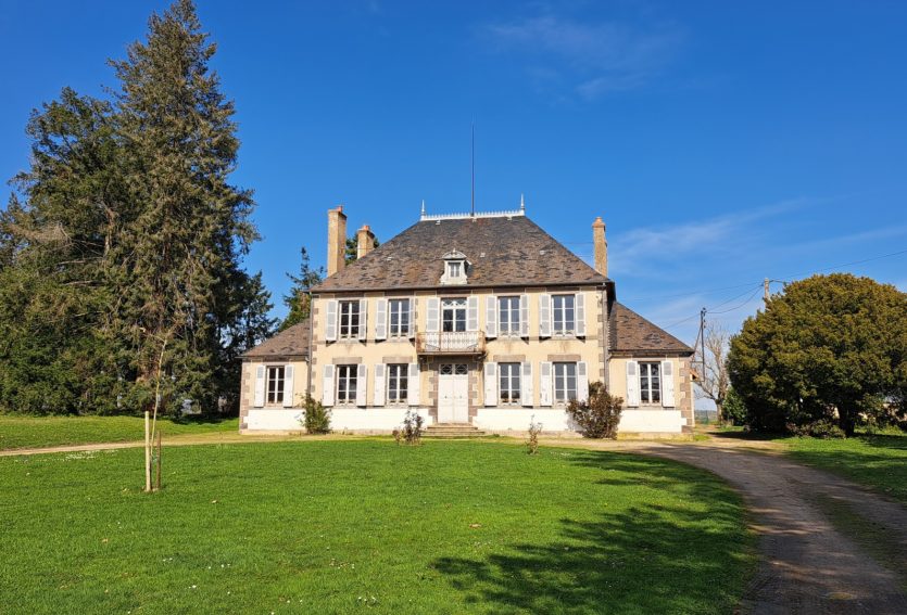 Maison de Maître XIXe avec dépendances et parc de 3,4 ha.