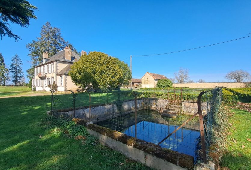 Maison de Maître XIXe avec dépendances et parc de 3,4 ha.