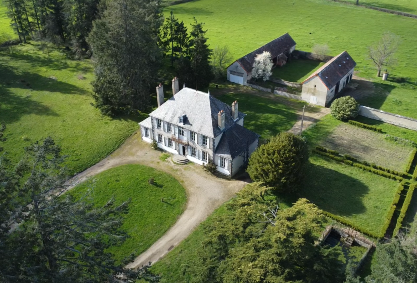 Maison de Maître XIXe avec dépendances et parc de 3,4 ha.