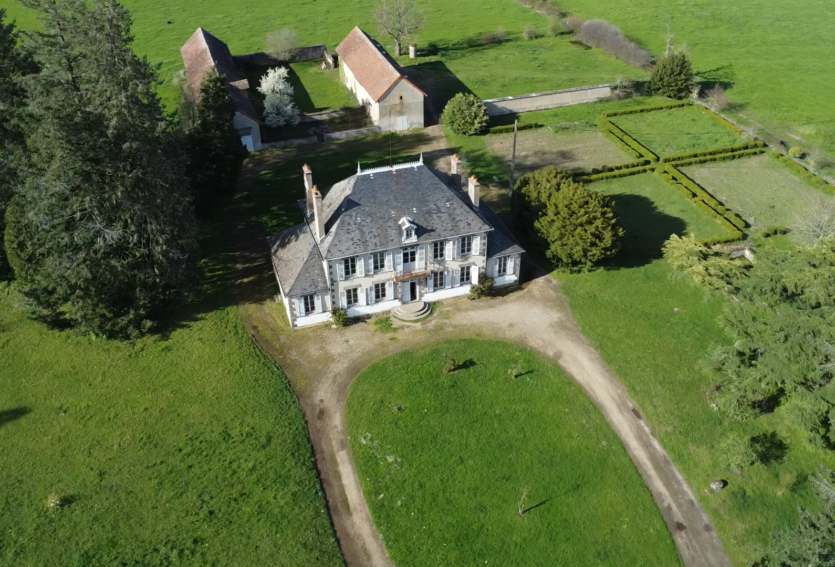 Maison de Maître XIXe avec dépendances et parc de 3,4 ha.