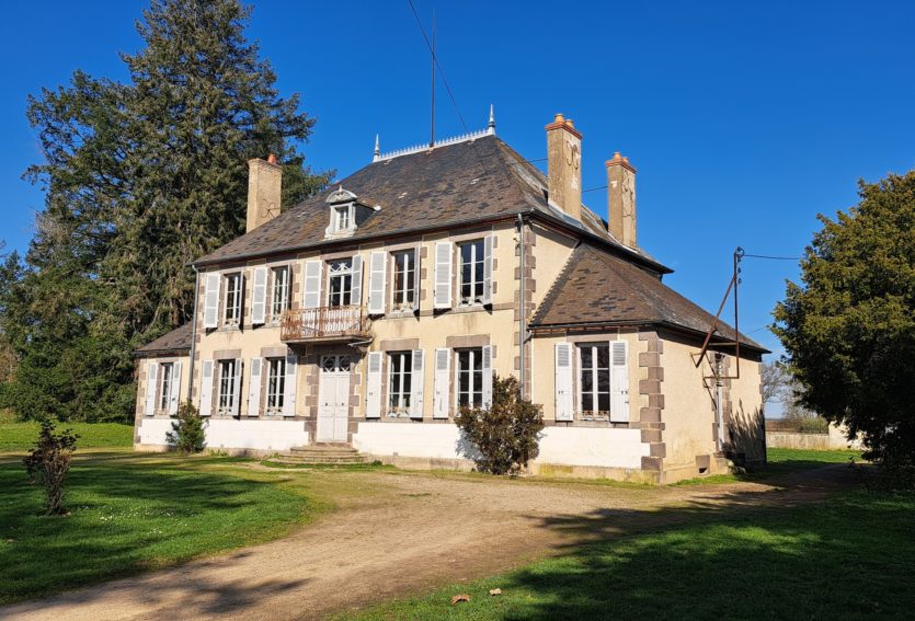 Maison de Maître XIXe avec dépendances et parc de 3,4 ha.