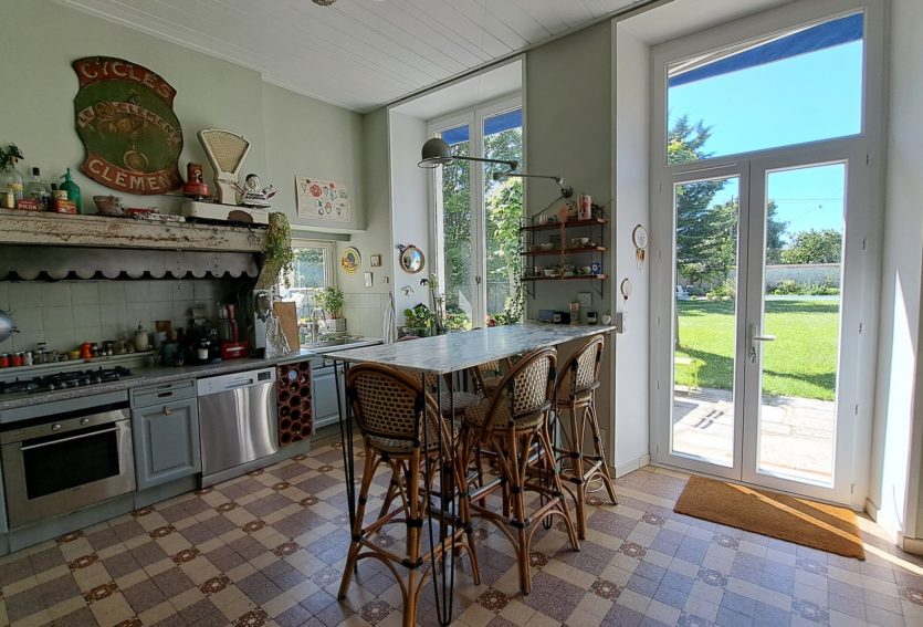 Maison de Maître avec jardin et nombreuses dépendances à Gannat