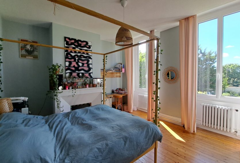 Maison de Maître avec jardin et nombreuses dépendances à Gannat