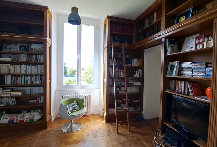 Maison de Maître avec jardin et nombreuses dépendances à Gannat