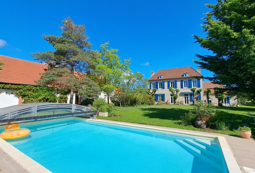 Maison de Maître avec jardin et nombreuses dépendances à Gannat