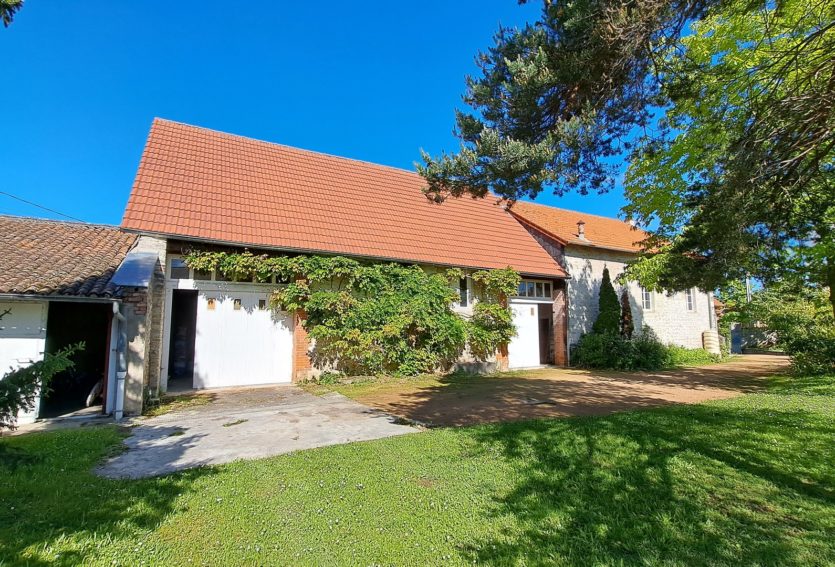 Maison de Maître avec jardin et nombreuses dépendances à Gannat