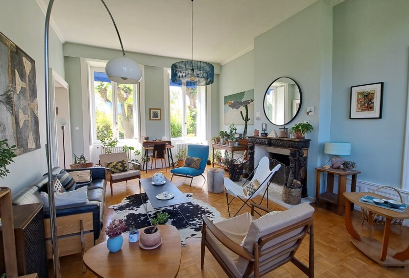 Maison de Maître avec jardin et nombreuses dépendances à Gannat