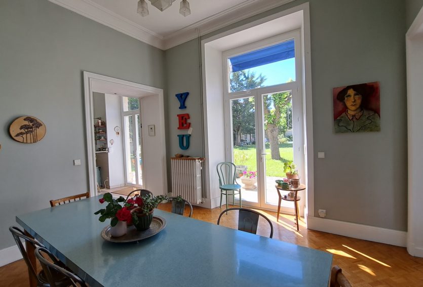 Maison de Maître avec jardin et nombreuses dépendances à Gannat