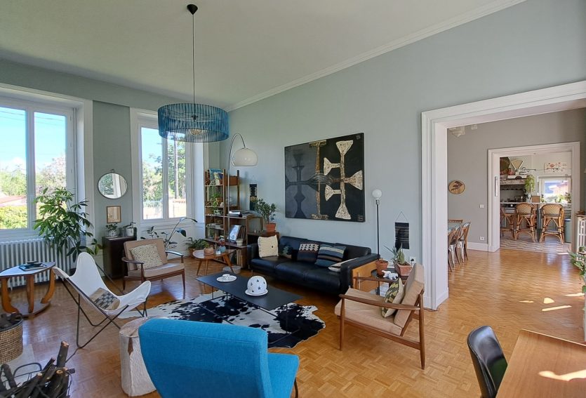 Maison de Maître avec jardin et nombreuses dépendances à Gannat