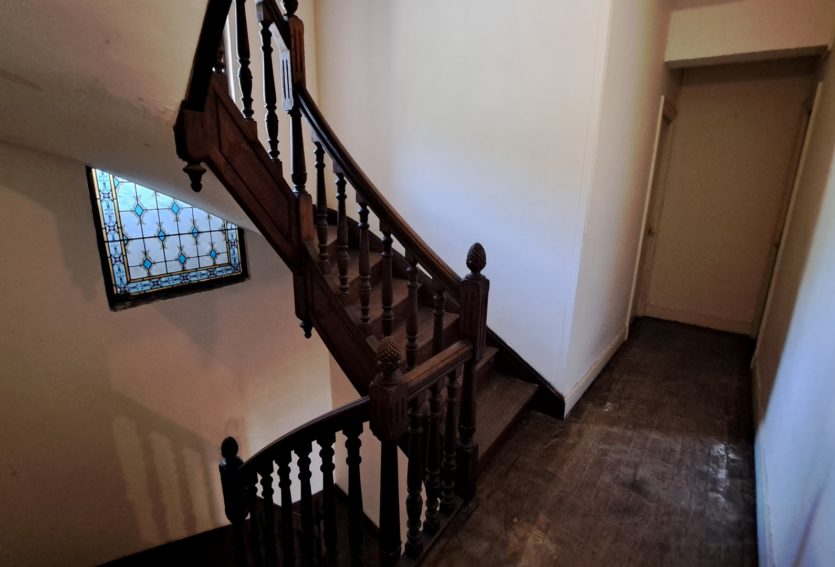 Ancien presbytère des XIVe et XVe siècles avec jardin à Olliergues