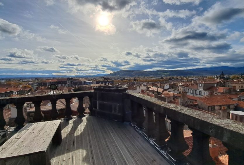Appartement XVIIIe aux décors exceptionnels classés M.H. à Riom.