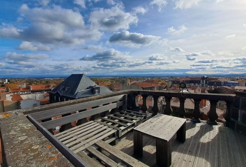 Appartement XVIIIe aux décors exceptionnels classés M.H. à Riom.