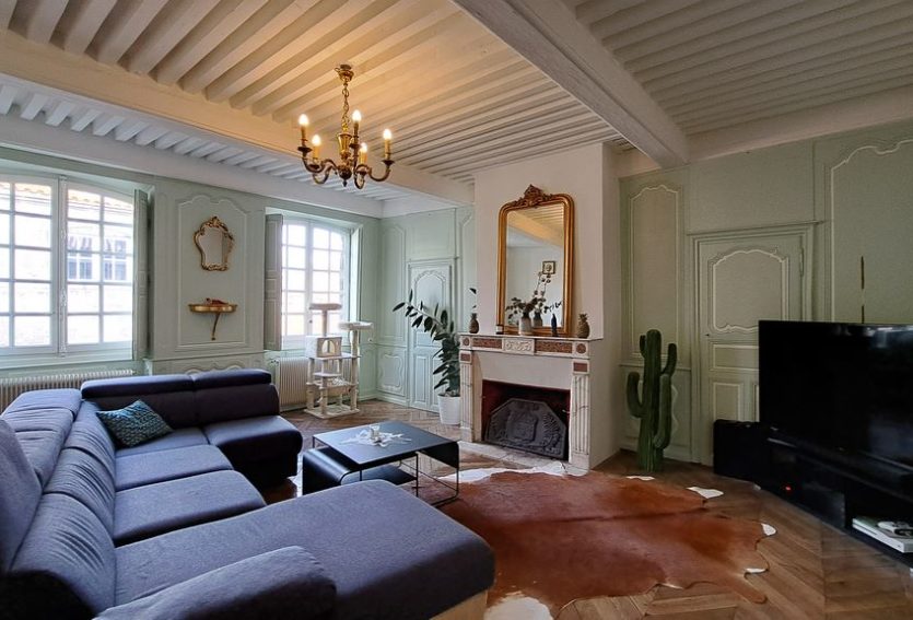 Appartement XVIIIe aux décors exceptionnels classés M.H. à Riom.