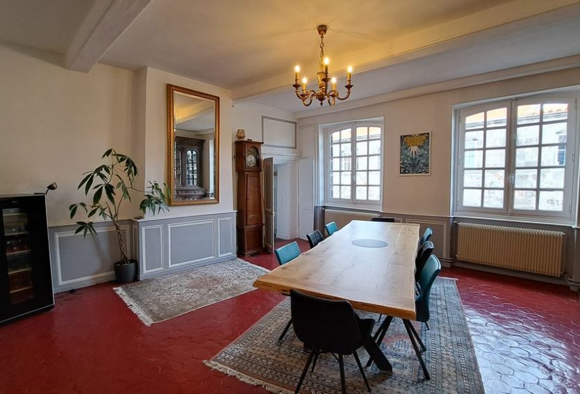 Appartement XVIIIe aux décors exceptionnels classés M.H. à Riom.